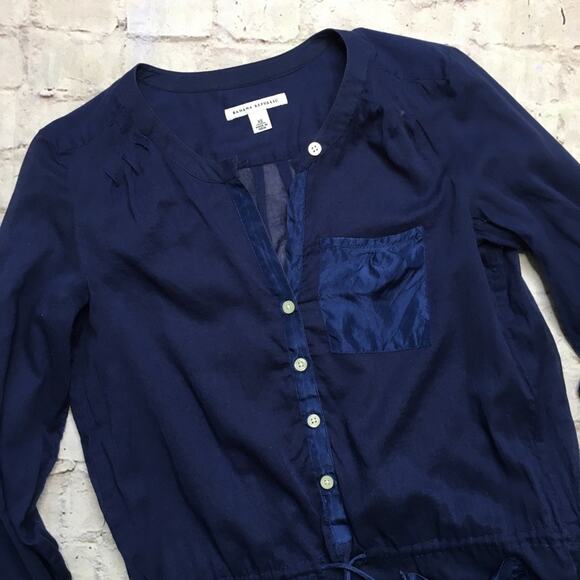 Banana Republic Lightweight, Sheer Long Sleeve - Picture 2 of 5